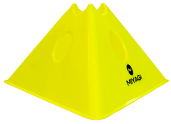 Cono Triangular de Polietileno con Huecos de 12CMS MIYAGI - M30245 - 12 - VERCono